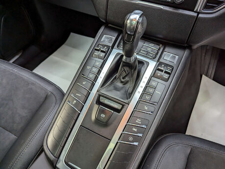 Porsche Macan 2.0 Macan Semi-Auto 4WD 5dr 90