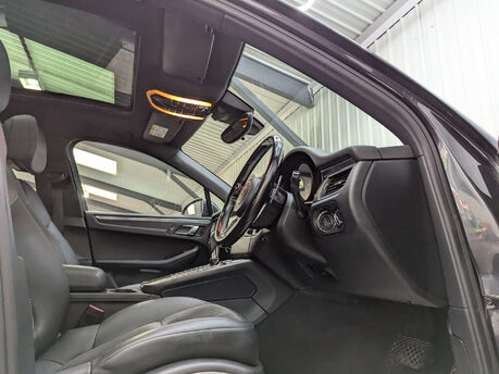 Porsche Macan 2.0 Macan Semi-Auto 4WD 5dr 50