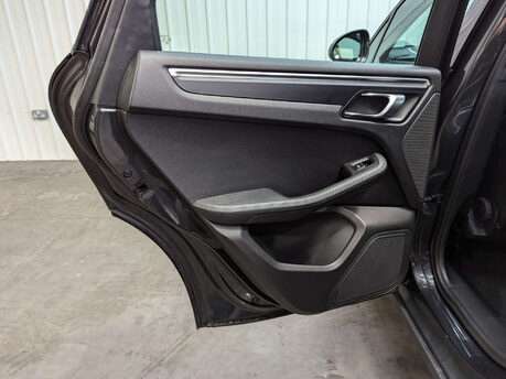 Porsche Macan 2.0 Macan Semi-Auto 4WD 5dr 70