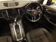 Porsche Macan 2.0 Macan Semi-Auto 4WD 5dr 3