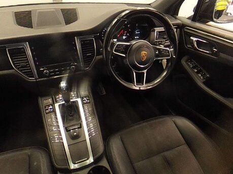 Porsche Macan 2.0 Macan Semi-Auto 4WD 5dr 3