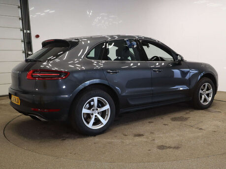 Porsche Macan 2.0 Macan Semi-Auto 4WD 5dr 9