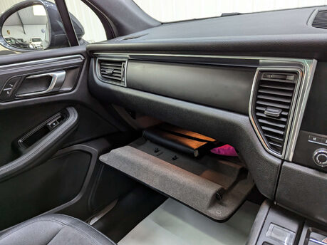 Porsche Macan 2.0 Macan Semi-Auto 4WD 5dr 92