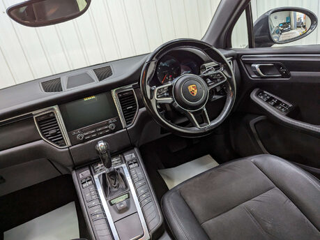 Porsche Macan 2.0 Macan Semi-Auto 4WD 5dr 47