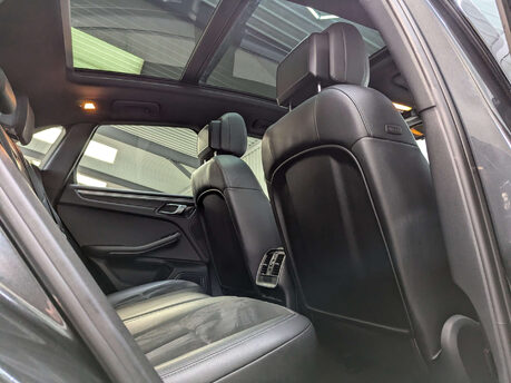 Porsche Macan 2.0 Macan Semi-Auto 4WD 5dr 61