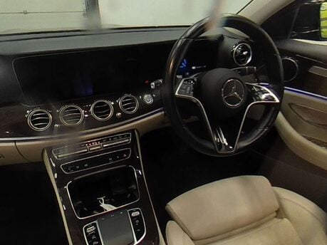 Mercedes-Benz E Class 2.0 E 300 AMG Line Edition de Auto 4dr 3