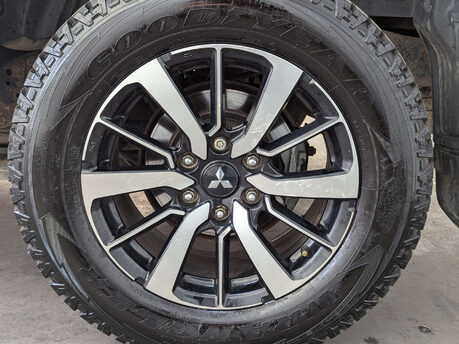 Mitsubishi Shogun Sport 2.4 Shogun Sport DI-D 4 Auto 4WD 5dr 30