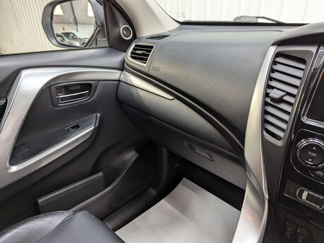 Mitsubishi Shogun Sport 2.4 Shogun Sport DI-D 4 Auto 4WD 5dr 95
