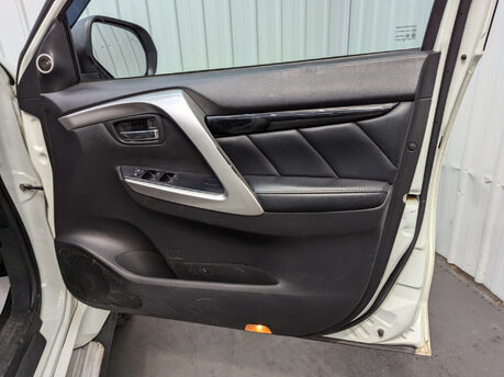 Mitsubishi Shogun Sport 2.4 Shogun Sport DI-D 4 Auto 4WD 5dr 50
