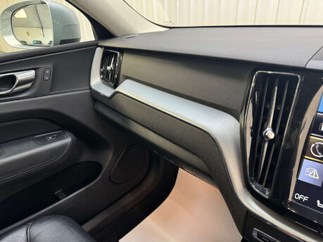 Volvo XC60 2.0 XC60 Momentum D4 AWD Auto 4WD 5dr 90