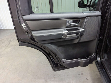 Land Rover Discovery 3.0 Discovery Graphite SDV6 Auto 4WD 5dr 69