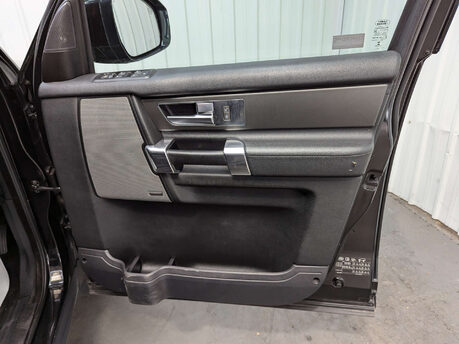 Land Rover Discovery 3.0 Discovery Graphite SDV6 Auto 4WD 5dr 52