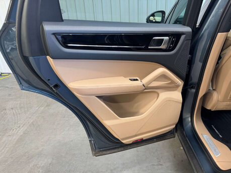 Porsche Cayenne 2.9 Cayenne V6 S Auto 4WD 5dr 66