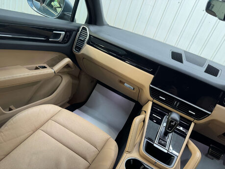 Porsche Cayenne 2.9 Cayenne V6 S Auto 4WD 5dr 43