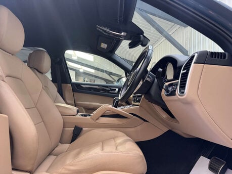 Porsche Cayenne 2.9 Cayenne V6 S Auto 4WD 5dr 46