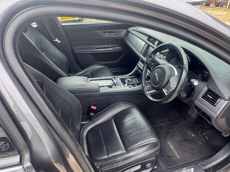 Jaguar XF 2.0 XF R-Sport D Auto 5dr 4
