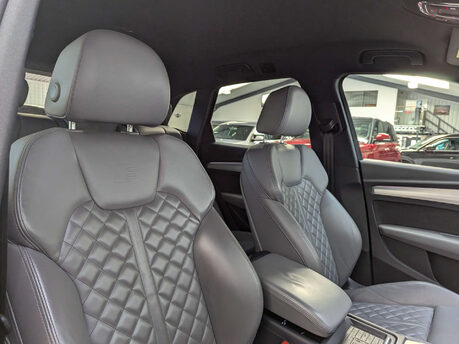 Audi Q5 2.0 Q5 S Line TFSI Quattro Semi-Auto 4WD 5dr 44