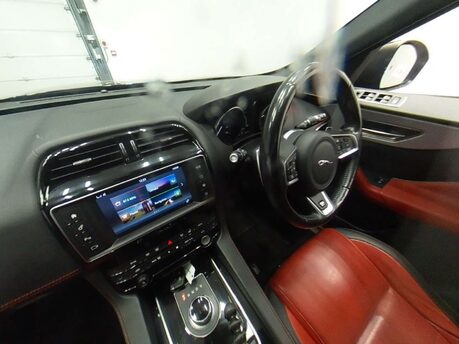 Jaguar F-Pace 2.0 F-PACE R-Sport AWD D Auto 4WD 5dr 3