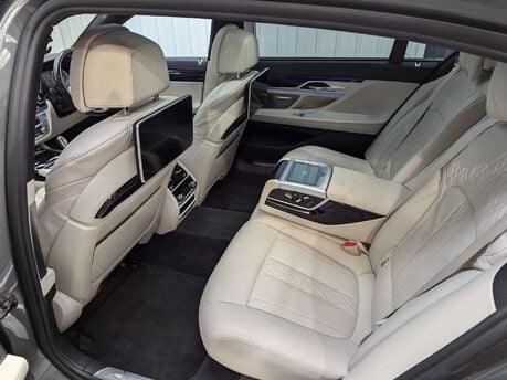 BMW 7 Series 3.0 740ld xDrive M Sport Auto 4WD 4dr 67
