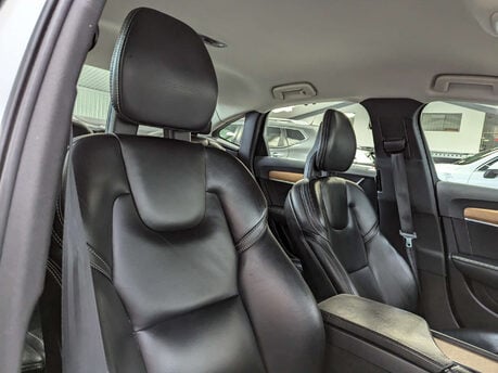 Volvo S90 2.0 S90 Inscription D5 PowerPulse AWD Auto 4WD 4dr 50