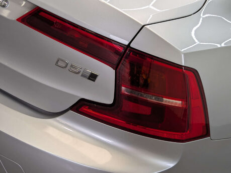 Volvo S90 2.0 S90 Inscription D5 PowerPulse AWD Auto 4WD 4dr 43