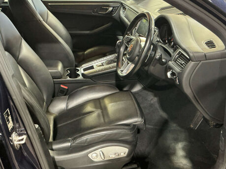 Porsche Macan 2.0 Macan Semi-Auto 4WD 5dr 9