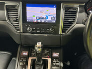 Porsche Macan 2.0 Macan Semi-Auto 4WD 5dr 3