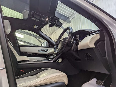 Land Rover Range Rover Velar 2.0 Range Rover Velar R-Dynamic SE D240 Auto 4WD 5dr 50