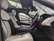 Land Rover Range Rover Velar 2.0 Range Rover Velar R-Dynamic SE D240 Auto 4WD 5dr 52