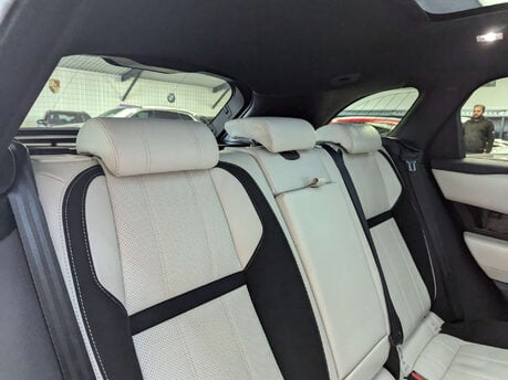 Land Rover Range Rover Velar 2.0 Range Rover Velar R-Dynamic SE D240 Auto 4WD 5dr 62