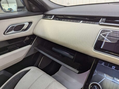 Land Rover Range Rover Velar 2.0 Range Rover Velar R-Dynamic SE D240 Auto 4WD 5dr 93