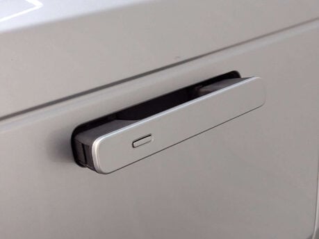 Land Rover Range Rover Velar 2.0 Range Rover Velar R-Dynamic SE D240 Auto 4WD 5dr 31