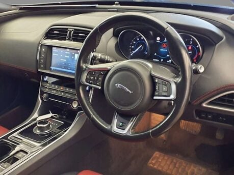 Jaguar XE 2.0 XE R-Sport D Auto 4dr 9