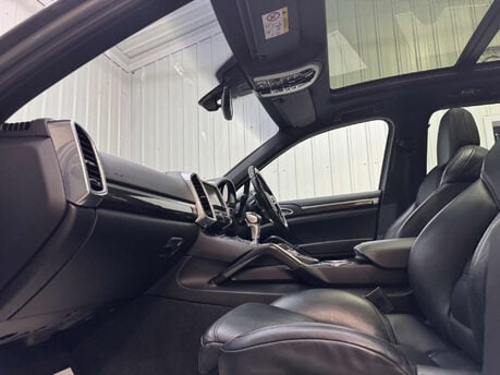 Porsche Cayenne 4.1 Cayenne V8 D S Tiptronic S Auto 4WD 5dr 57