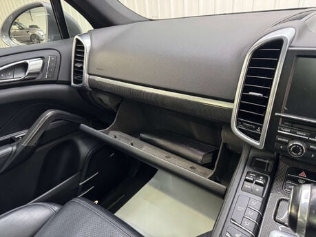 Porsche Cayenne 4.1 Cayenne V8 D S Tiptronic S Auto 4WD 5dr 93