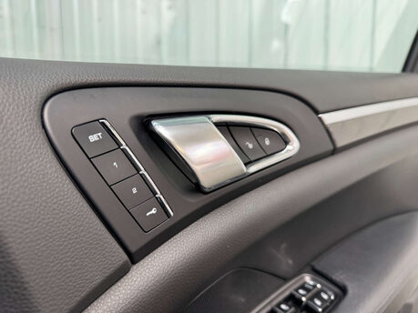 Porsche Cayenne 4.1 Cayenne V8 D S Tiptronic S Auto 4WD 5dr 82