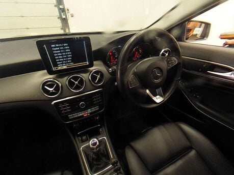 Mercedes-Benz GLA 1.6 GLA 200 Sport 5dr 3