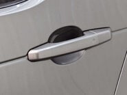 Land Rover Discovery 2.0 Discovery HSE SD4 Auto 4WD 5dr 32