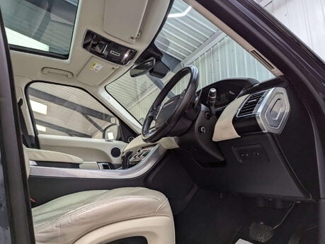 Land Rover Range Rover Sport 3.0 Range Rover Sport HSE SDV6 Auto 4WD 5dr 52