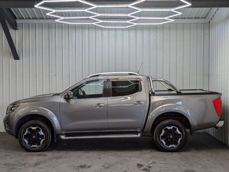 Nissan Navara 2.3 Navara Tekna dCi 4WD 5dr 17
