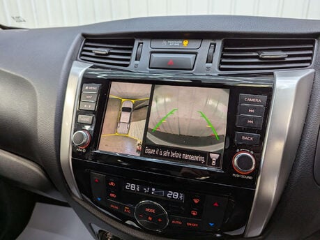 Nissan Navara 2.3 Navara Tekna dCi 4WD 5dr 81