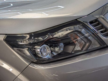 Nissan Navara 2.3 Navara Tekna dCi 4WD 5dr 27