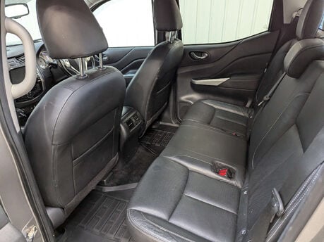 Nissan Navara 2.3 Navara Tekna dCi 4WD 5dr 62