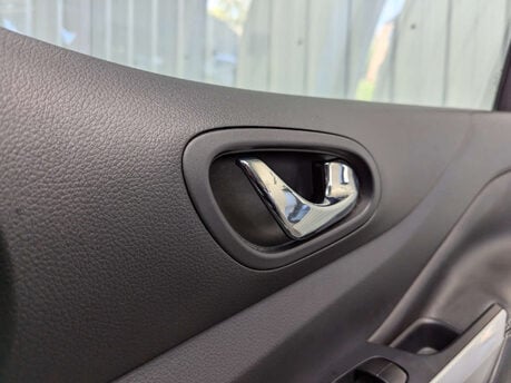 Nissan Navara 2.3 Navara Tekna dCi 4WD 5dr 76