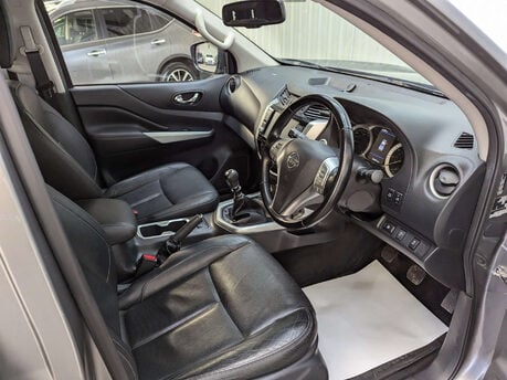 Nissan Navara 2.3 Navara Tekna dCi 4WD 5dr 45
