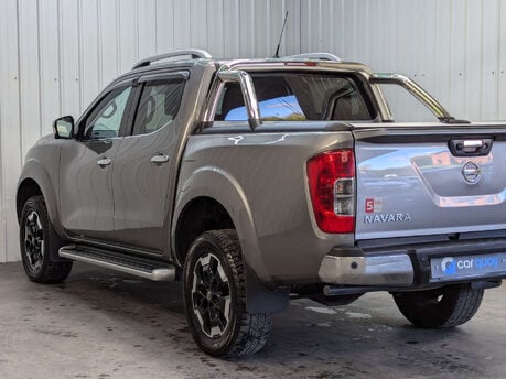 Nissan Navara 2.3 Navara Tekna dCi 4WD 5dr 33