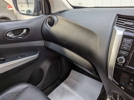 Nissan Navara 2.3 Navara Tekna dCi 4WD 5dr 84