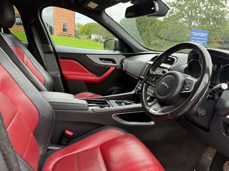 Jaguar F-Pace 2.0 F-PACE R-Sport AWD D Auto 4WD 5dr 3