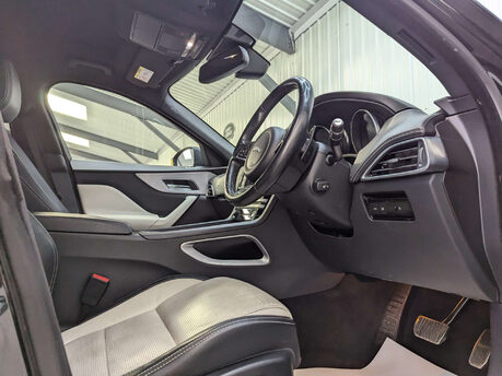 Jaguar F-Pace 2.0 F-PACE R-Sport AWD D Auto 4WD 5dr 51