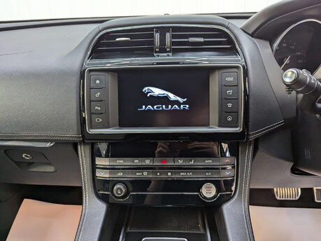 Jaguar F-Pace 2.0 F-PACE R-Sport AWD D Auto 4WD 5dr 64